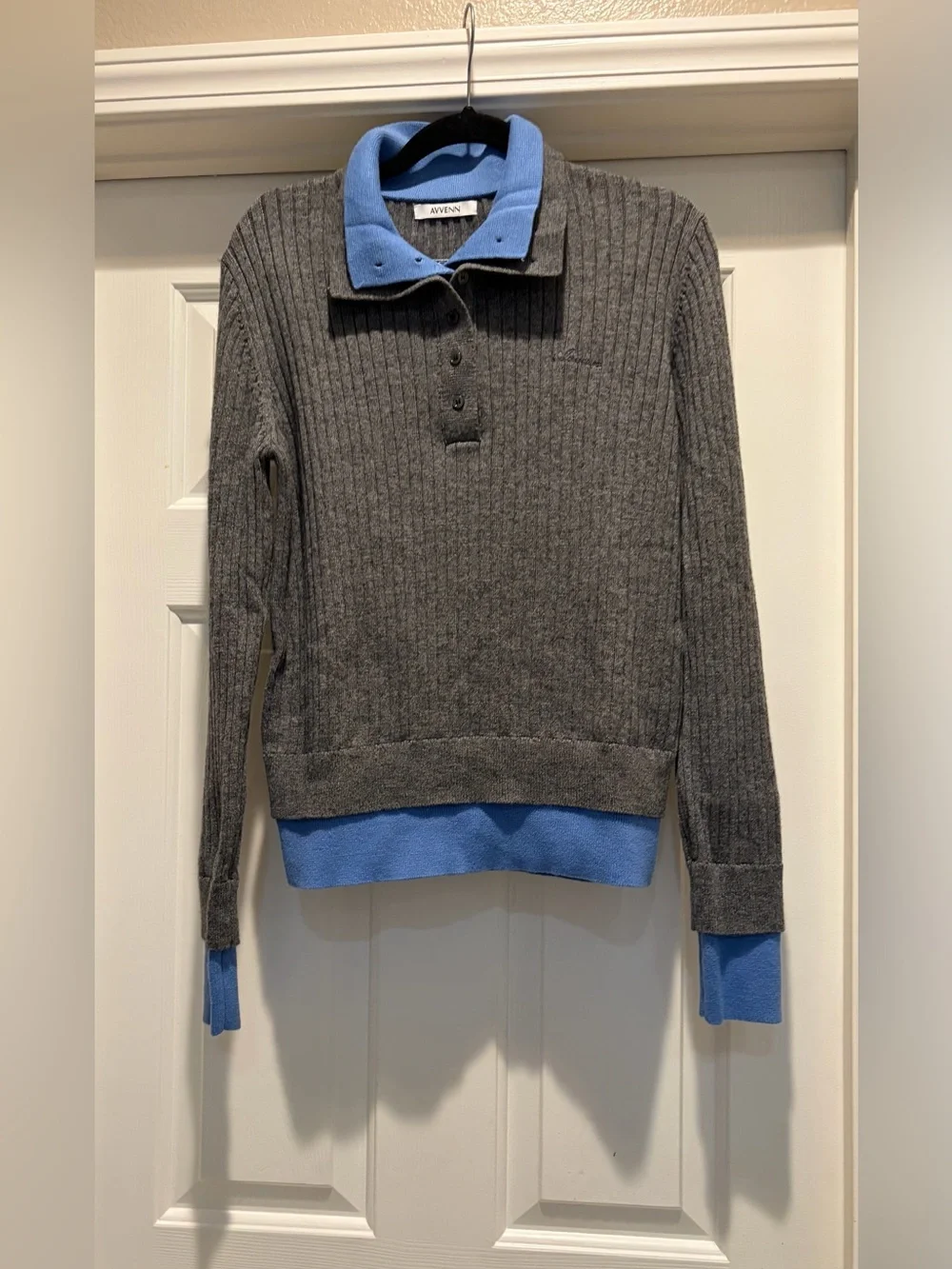 Gray Ribbed Pullover Sweater with Blue Trim